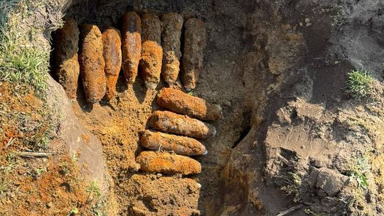 Niebezpieczne znalezisko w gminie Chojnice! Policjanci zabezpieczyli prawie 30 niewybuchów niewybuchy, Melanowo