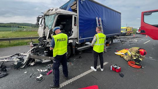 Niebezpieczny wypadek na A1 na wysokości Pszczółek. Są utrudnienia w ruchu w kierunku Łodzi