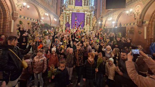 Niedziela Palmowa na Pomorzu. Tłumy wiernych przynoszą do kościołów wielkanocne palmy Niedziela Palmowa na Pomorzu. Tłumy wiernych przynoszą do kościołów wielkanocne palmy
