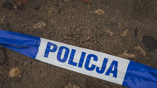 Dron czy coś innego? Pod Puckiem trwają oględziny tajemniczego obiektu z plaży w Karwi