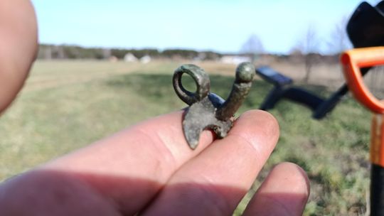 Niezwykłe znalezisko w Borach Tucholskich! Odkryli rzymski amulet w kształcie fallusa