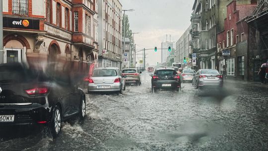 Niż genueński zbliża się do Pomorza. Czy grożą nam ulewne deszcze i podtopienia?