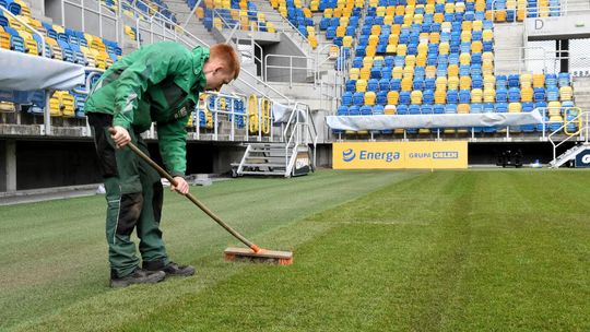 Nowa murawa w Gdyni. Stadion Miejski gotowy na decydującą fazę sezonu