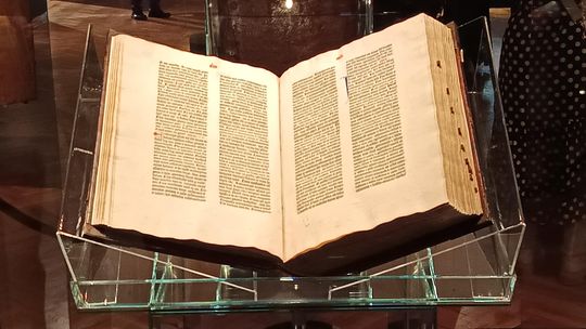 Zabytek, który zmienił historię Europy, teraz zmieni muzeum w Pelplinie Biblia Gutenberga w Pelplinie w centrum nowej strategii muzeum