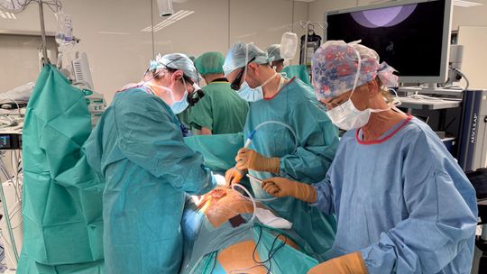 Nowatorski zabieg w UCK! To była pierwsza taka operacja w Polsce