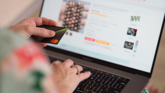 zakupy online, zdjęcie ilustracyjne