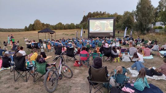 Nowe kino plenerowe startuje w Gdyni Chwarznie-Wiczlinie! W programie światowe, filmowe przeboje