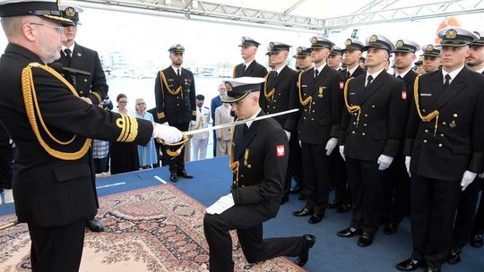 Nowi oficerowie Marynarki Wojennej złożyli ślubowanie na pokładzie ORP „Błyskawica”