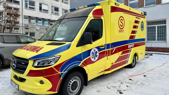 Nowoczesny ambulans typu C z elektrycznymi noszami w Sopocie. Kosztował 700 tys. zł