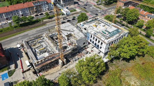 Nowy basen w Gdańsku rośnie w oczach. Wiecha już wisi Nowy basen w Gdańsku rośnie w oczach. Wiecha już wisi