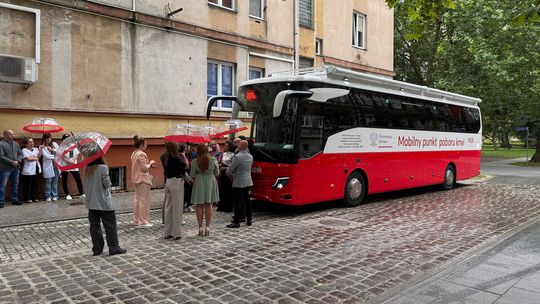 Nowy krwiobus w Słupsku. Zastąpi wysłużony pojazd i pomoże zbierać krew w regionie