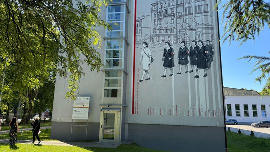 Nowy mural na mapie Słupska. Upamiętnia sanitariuszki Powstania Warszawskiego