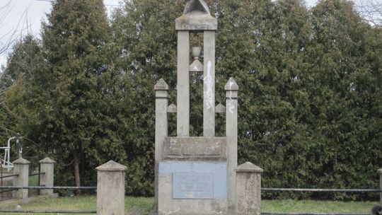 Obelisk pamięci ofiar totalitaryzmów stanie w miejscu dawnego pomnika Armii Czerwonej