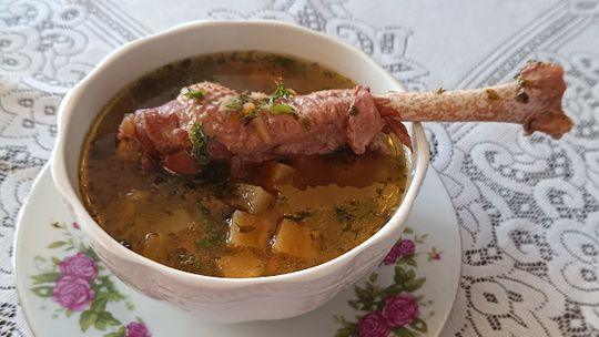 Od „jarzyny biedaków” do bohaterki współczesnej kuchni. Brukiew wraca do łask!