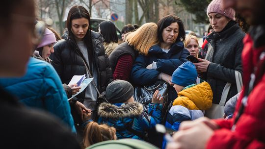 Ogromne kolejki przed konsulatem Ukrainy. Z pomocą dla oczekujących ruszyli mieszkańcy Gdańska