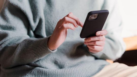 Okłady z octu i żyletki na ostrogi? „Dr Google” kontra lekarze