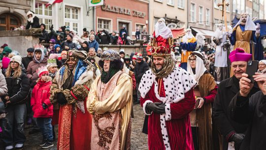 Orszak Trzech Króli w Gdańsku przyciągnął tłumy. Barwny korodów przeszedł ulicami miasta Orszak Trzech Króli przeszedł ulicami Gdańska