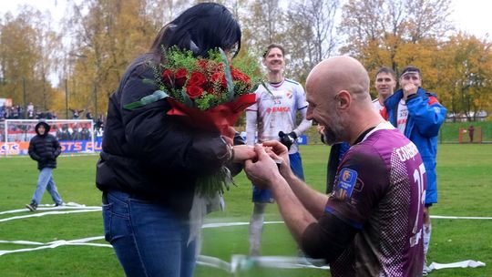 oświadczyny po meczu Gryf Słupsk - Lech Poznań