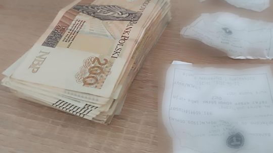 Oszukiwali metodą „na blika” i „na pracownika banku”. Policja zatrzymała dwóch podejrzanych