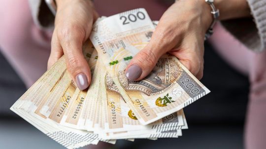 pieniądze, złotówki, zdjęcie ilustracyjne