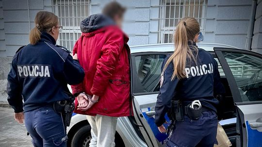 Oszustwo „na fałszywe pieniądze” w Gdańsku. Chcieli zapłacić za telefon i taksówkę imitacją banknotów zatrzymanie oszusta, Gdańsk