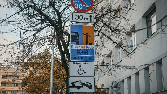 Pacjenci nie mają gdzie parkować przy SOR w Gdyni. Radny proponuje zmiany