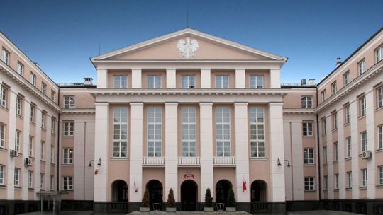 Państwowe miliardy dla Kościołów. NIK ujawnia, ile trafiło do Kościoła katolickiego i Rydzyka