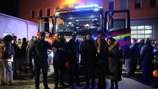 Parada aut, fajerwerki i tłumy przy OSP. Strażacy z Wejherowa mają nowy wóz! Parada aut, fajerwerki i tłumy przy OSP. Strażacy z Wejherowa mają nowy wóz!