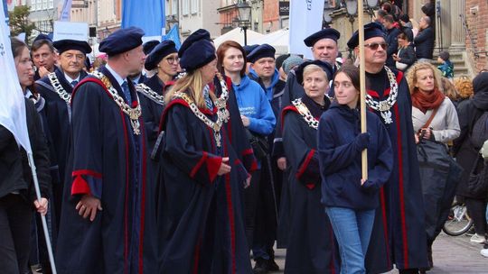 Parada uczelni z Gdańska na rozpoczęcie roku akademieckiego. „Niech żyje nauka”