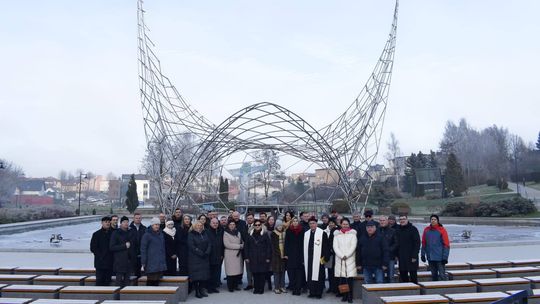 Ołtarz Papieski w Sierakowicach