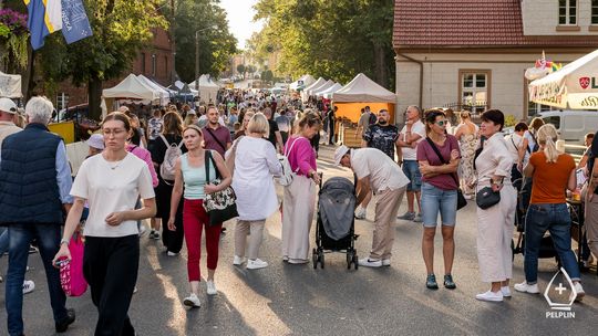 W Pelplinie tłumy, a mogą być jeszcze większe. Trwa XXIV Jarmark Cysterski [ZDJĘCIA]
