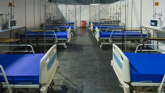 Pierwsi pacjenci jeszcze w środę wieczorem mogą trafić do Szpitala Tymczasowego w Gdańsku. Potrzebne będą kolejne łóżka?