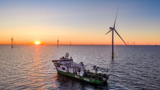 Pierwszy prąd z Baltic Power popłynął do sieci. Historyczny moment dla polskiej energetyki