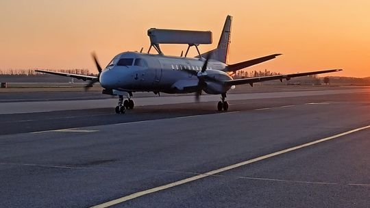 Pierwszy samolot AWACS zakupiony przez Polskę przybył do Gdyni