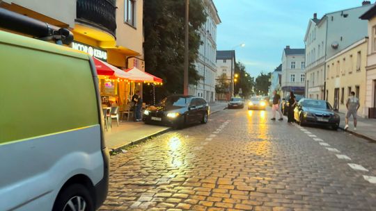 Pijany 17-latek taranował samochody w centrum Słupska. Miał ponad dwa promile alkoholu