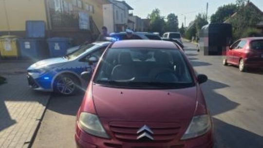 Pijany kierowca zatrzymany w Glinczu. Uderzył w samochód policjanta