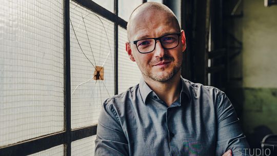 Piotr Borlik: Im jest mi w życiu lepiej, tym pisze mroczniejsze książki