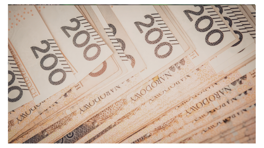 Płacili w sklepach podrobionymi banknotami 200 zł. Grozi im nawet 25 lat więzienia Płacili w sklepach podrobionymi banknotami 200 zł. Grozi im nawet 25 lat więzienia