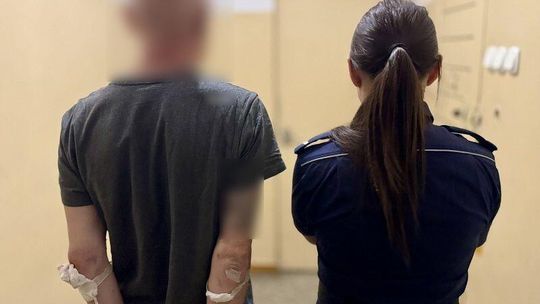 Tczew: Po alkoholu rozbił samochód i groził rodzinie policjanta. Miał 3 promile
