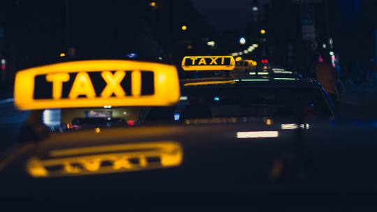 Pobił, okradł i zostawił w bagażniku. Wyrok za brutalny napad na taksówkarza Pobił, okradł i zostawił w bagażniku. Wyrok za brutalny napad na taksówkarza