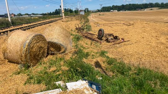 Pociąg uderzył w przyczepę na przejeździe w Czarlinie. Zarzuty dla pijanego kierowcy