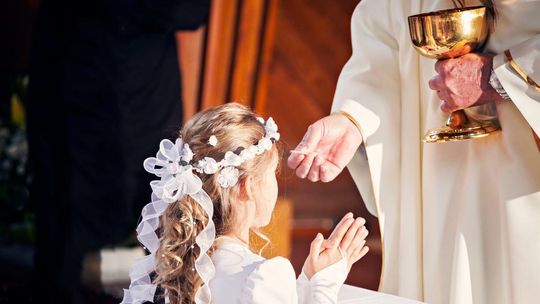 Podatek od prezentów na komunię. Fiskus może nas ścignąć?