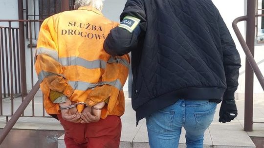 Podczas awantury domowej w Trąbkach Wielkich, ojciec i syn grozili policjantom