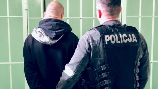 Kradzież, usiłowanie kradzieży i podpalenie samochodu. Policjanci zatrzymali 23-latka ze Słupska