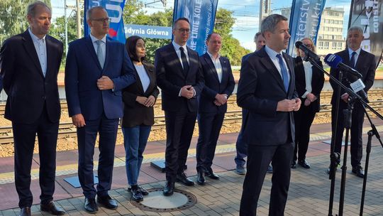 Podpisanie umowy na trzeci tor i nowe przystanki na linii kolejowej 201
