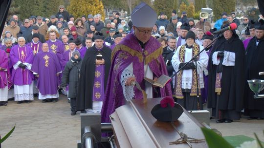 Pogrzeb ks. Stanisława Cieniewicza. Kapłana żegnały tłumy wiernych