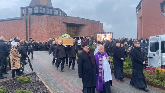 Pogrzeb Leszka Gierszewskiego. "Króla okien” z Bytowa żegnały tłumy