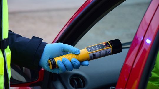 Pojazdy zabrane pijanym kierowcom trafiają na aukcje. Jak stanąć do licytacji?