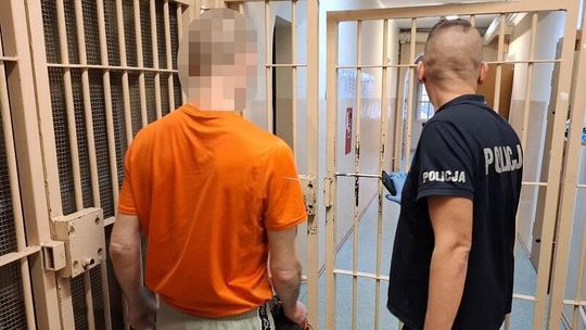 Lębork: Pojechali na interwencję ws. kradzieży prądu. W szafie znaleźli poszukiwanego