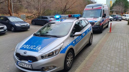 Sopot: Z mieszkania usłyszeli wołanie o pomoc. Ranna 88-latka znaleziona na balkonie